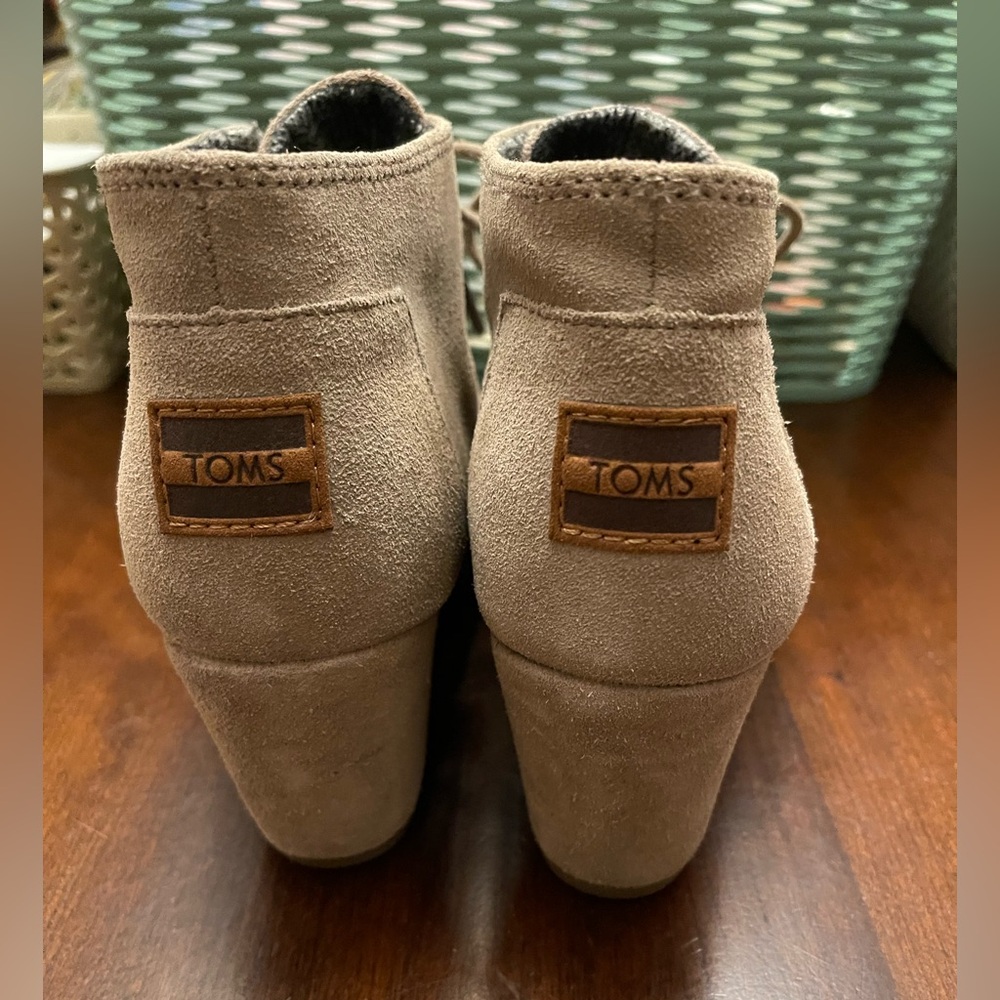 Toms Desert Wedge Lace Up Suede Booties - Picture 5 of 9